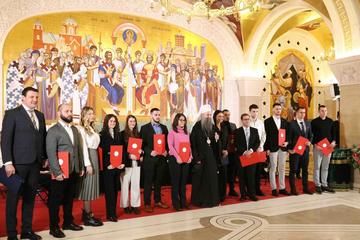 Patrijarh Porfirije uručio godišnje stipendije studentima završnih godina fakulteta osnivača Univerziteta u Beogradu